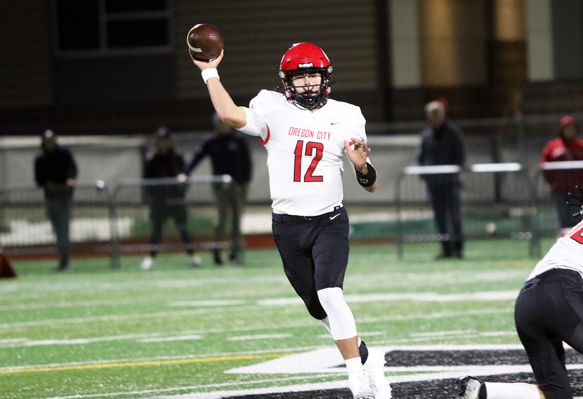 a Oregon City Tigard football Oregon September 29 2023 Dan Brood 25